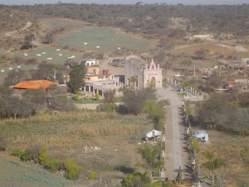 Templo dedicado a la Sagrada Familia. Ubicado en el lugar donde estuvo la casa de la familia Romo González.